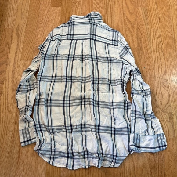 Woolrich Blue Plaid Rayon Button Down Shirt Medium Women’s Pocket - Picture 4 of 5